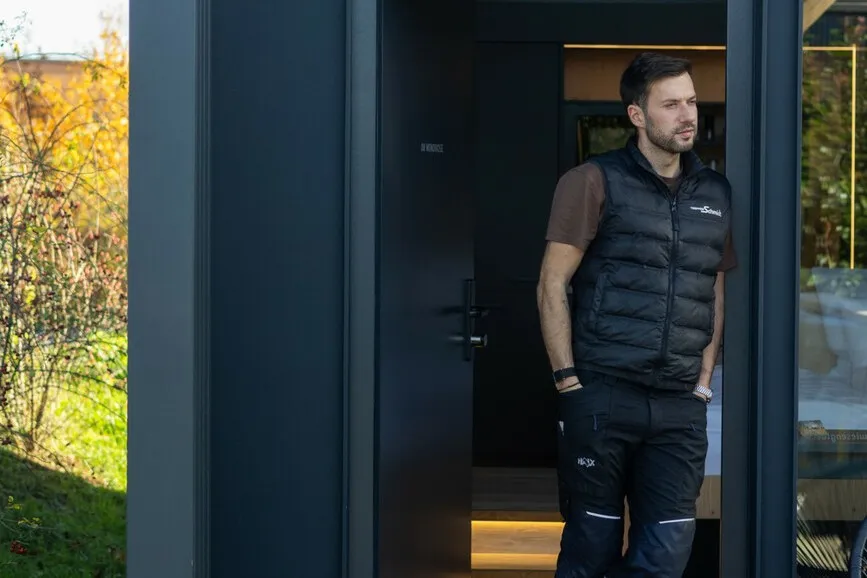 Auch für dieses Projekt haben Nicolas Rothengast-Schmidt und seine Familie die Holzkonstruktionen gebaut.